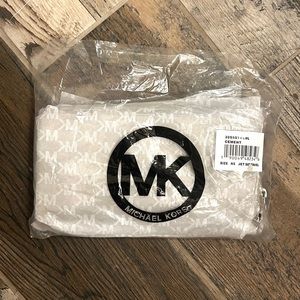 ⭐️NWT⭐️ MK Michael Kors Jet Set Wallet in Chalk